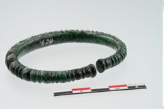 Foto von Bronzeperlarmreif (NHMW-PRAE-024324)